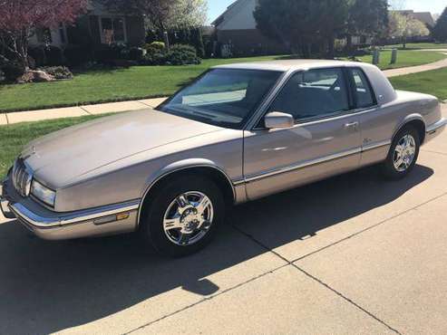 1991 Buick Riviera Luxury for sale in Macomb, MI