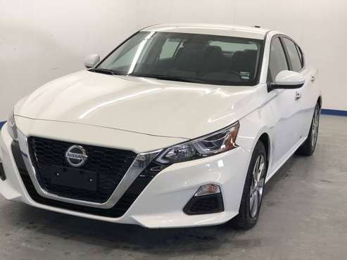 2020 Nissan Altima 2.5 S - Easy Financing Available! - cars & trucks... for sale in Higginsville, KS