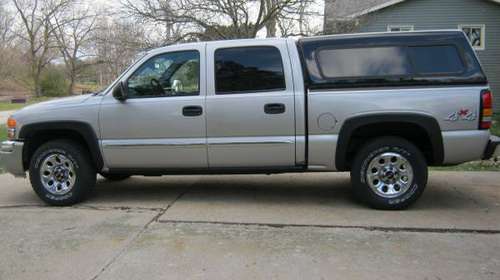 2006 GMC Sierra 4x4 Christmas SPECIAL - cars & trucks - by owner -... for sale in Beaver Dam, WI