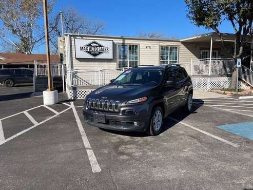 2017 Jeep Cherokee Latitude FWD - - by dealer for sale in San Antonio, TX