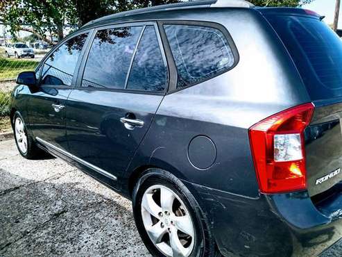 2007 Kia Rondo SUV - cars & trucks - by owner - vehicle automotive... for sale in ALVIN, TX
