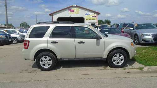 09 ford escape 106,000 miles $6600 for sale in Waterloo, IA