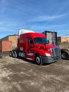 2012 Freightliner Cascadia Only 659.000 miles - cars & trucks - by... for sale in Lombard, IL