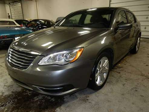 2013 Chrysler 200 LX - cars & trucks - by dealer - vehicle... for sale in Clarence, NY