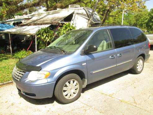 2007 chrysler town & countryREDUCED for sale in Hallandale, FL