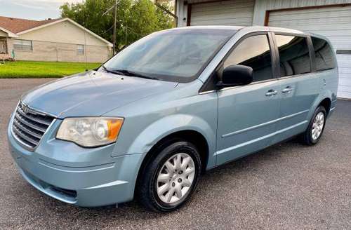 2009 Chrysler Town & Country Minivan 3rd seat Tv Dvd - cars & trucks... for sale in Mission, TX