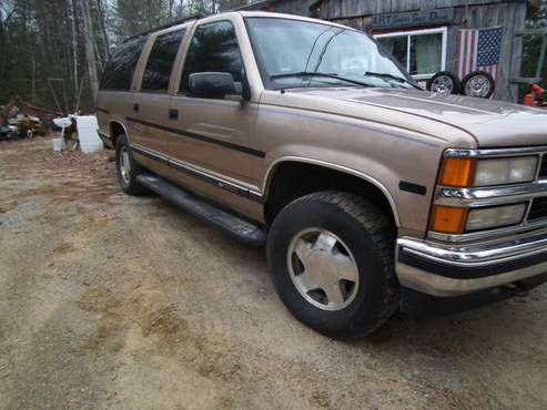 99 4x4 CHEVY :lt: k1500 SUBURBAN LOADED! - cars & trucks - by owner... for sale in Northfield Falls, VT
