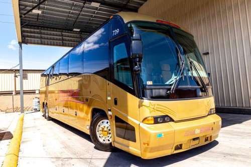 2012 MCI J4500 Motorcoach Bus - Great Condition - - by for sale in Honolulu, CA