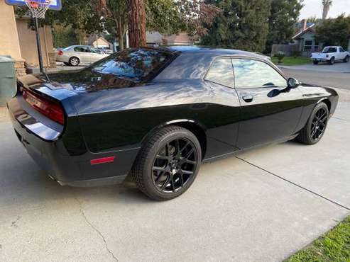 2013 DODGE CHALLENGER SXT ONE OWNER - cars & trucks - by owner -... for sale in Ivanhoe, CA