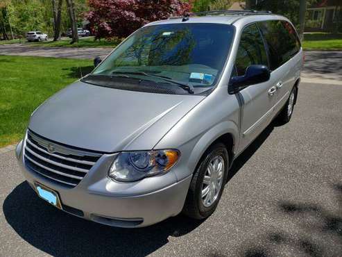 2005 Chrysler Town & Country Touring for sale in Smithtown, NY