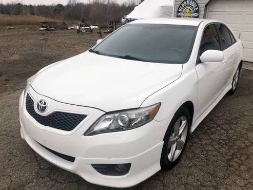 2011 Toyota Camry SE 4 door *CLEAN* DRIVES GREAT! SHARP! - cars &... for sale in Grand Ledge, MI