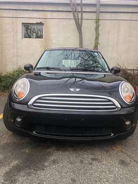 Mini Cooper 2010 Base (sold out) - cars & trucks - by owner -... for sale in New Rochelle, NY