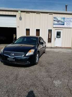 2007 Nissan Altima - cars & trucks - by dealer - vehicle automotive... for sale in Davenport, IA