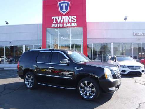 2011 CADILLAC ESCALADE LUXURY**SUPER CLEAN**MUST SEE**FINANCING AVAILA for sale in redford, MI