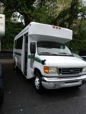 2003 Ford E450 Passenger Bus for sale in NEW YORK, NY