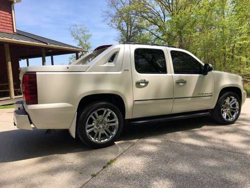 2011 Chevy Avalanche LTZ for sale in Lebanon Junction, KY