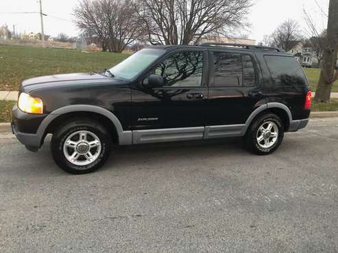 2005 Ford Explorer 3 row 4x4 - cars & trucks - by owner - vehicle... for sale in milwaukee, WI