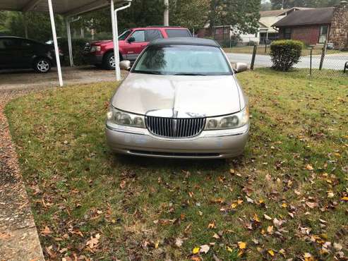 1998 Lincoln Town Car Signature Series - cars & trucks - by owner -... for sale in Little Rock, AR