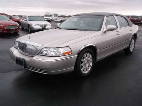 2005 LINCOLN TOWN CAR SIGNATURE LIMITED - - by dealer for sale in RED BUD, IL, MO