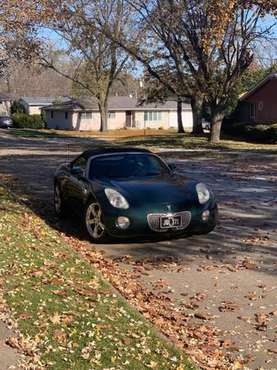 2007 Pontiac Solstice - cars & trucks - by owner - vehicle... for sale in Davenport, IA
