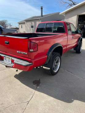 2002 GMC Sonoma (red) for sale in Sioux City, IA
