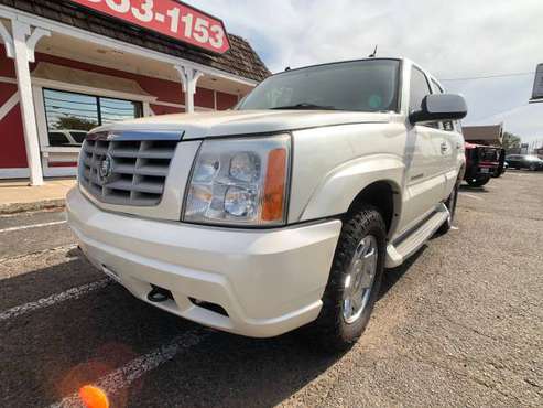 2005 CADILLAC ESCALADE * NEW TIRES - cars & trucks - by dealer -... for sale in Amarillo, TX