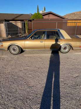 1984 Lincoln continental - cars & trucks - by owner - vehicle... for sale in Yuma, AZ