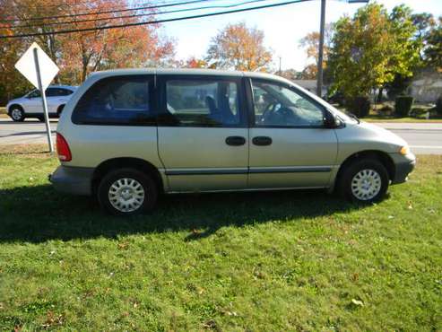 1999 PLYMOUTH VOYAGER MINI VAN for sale in clinton, CT