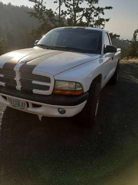 2002 dodge Dakota Sport v8 Magnum - cars & trucks - by owner -... for sale in Prineville, OR
