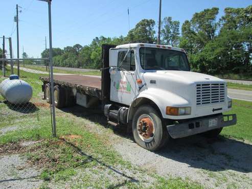 1997 International flatbed truck for sale in Thorsby, AL
