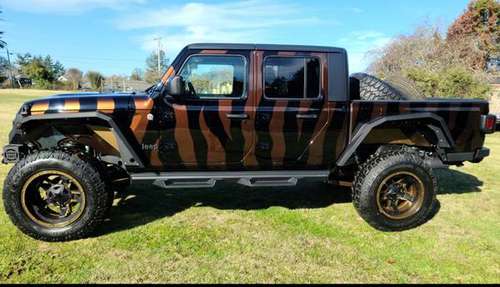 2020 JEEP GLADIATOR Custom/lifted/leather/paint - cars & trucks - by... for sale in Cutten, CA