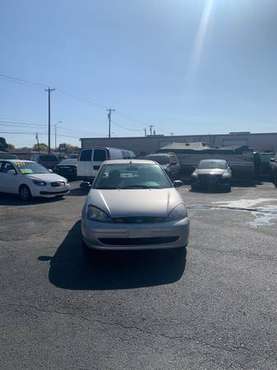 2004 Ford Focus SE - cars & trucks - by dealer - vehicle automotive... for sale in Round Rock, TX