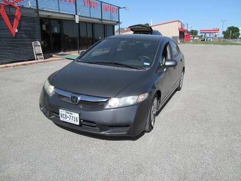 2009 Honda Civic LX Sedan Grey AT One Owner 137K Clean Title & for sale in Del Valle, TX
