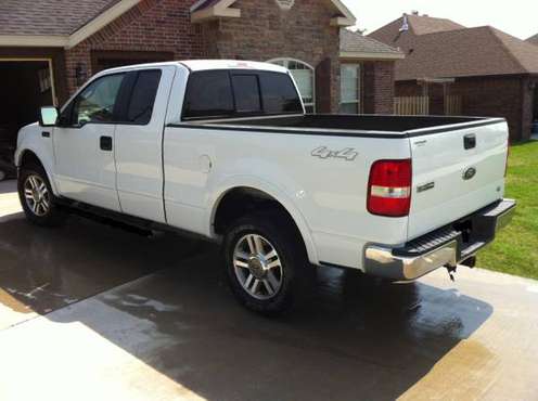 2005 Ford F150 XLT Ext Cab 4x4 LOW Miles - cars & trucks - by owner... for sale in Medford, OR