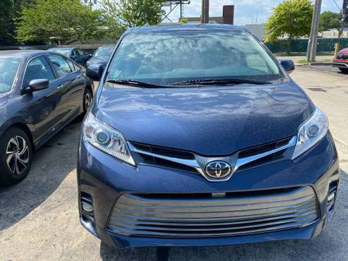 2018 Toyota Sienna XLE - - by dealer - vehicle for sale in Ferndale, MI