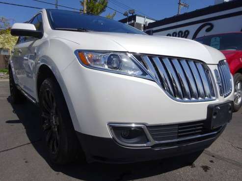2011 Lincoln MKX Heated & cooled leather seats Back up cam Nav for sale in West Allis, WI