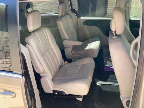 2013 Chrysler Town & County - cars & trucks - by owner - vehicle... for sale in Schertz, TX