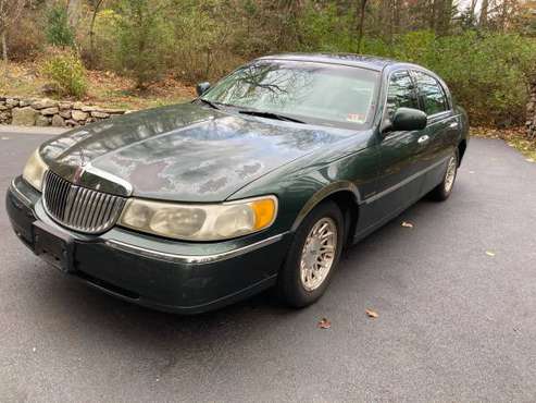 1999 Lincoln Town Car Signature Series - cars & trucks - by dealer -... for sale in Morristown, NJ