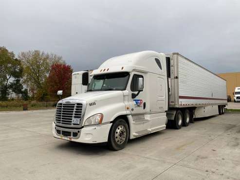 2014 Freightliner Cascadia - cars & trucks - by owner - vehicle... for sale in Bartlett, IL