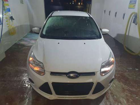 2014 Ford Focus SE - cars & trucks - by owner - vehicle automotive... for sale in Elgin, IL