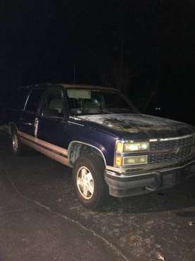 1993 Suburban 4x4 - cars & trucks - by owner - vehicle automotive sale for sale in Elkin, NC
