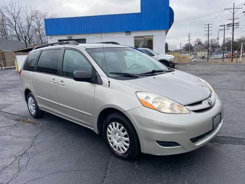 2006 Toyota Sienna LE FULLY-LOADED Minivan RELIABLE CLEAN for sale in Saint Louis, MO