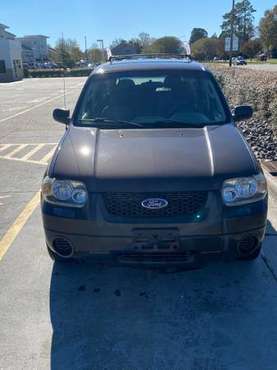 06 Ford Escape 146000 miles forsale - cars & trucks - by owner -... for sale in Virginia Beach, VA