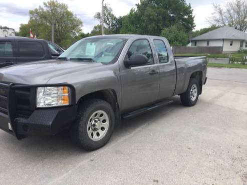 2013 CHEVY SILVERADO EXT CAB (130, 000 MILES) - - by for sale in Lincoln, IA