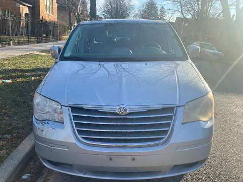 2010 Chrysler Town & Country for sale in Chicago, IL