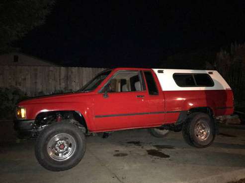 REGISTERED 1985 TOYOTA/22re efi/straight axle for sale in Arcata, CA