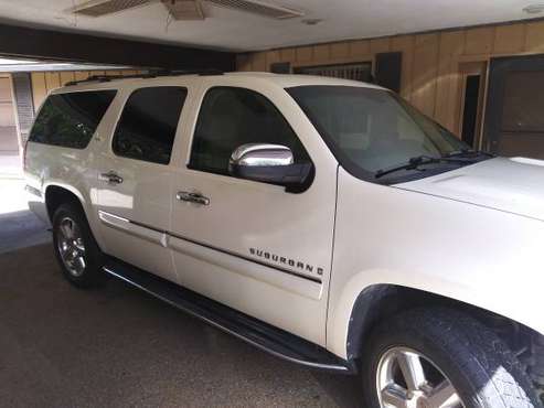 2008 suburban ltz pearl white loaded take over payments for sale in Holiday, FL
