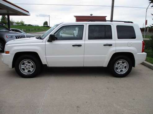 2009 Jeep Patriot Front Wheel Drive Only 83, 000 miles! - cars & for sale in Kansas City, MO