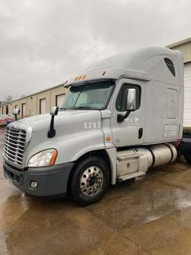 2014 freightliner cascadia Semi Tractor Truck - $23,000 OBO (buford... for sale in Peachtree Corners, GA