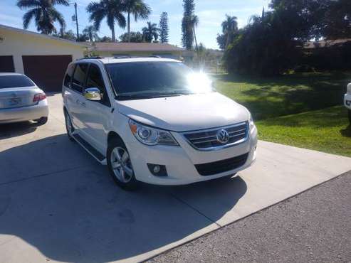2012 VOLKWAGEN ROUTAN SEL PREMIUM - cars & trucks - by owner -... for sale in Fort Myers, FL